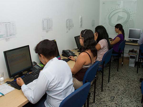 Para mejorar atenci�n al ciudadano la Alcald�a abre  l�nea 01 8000