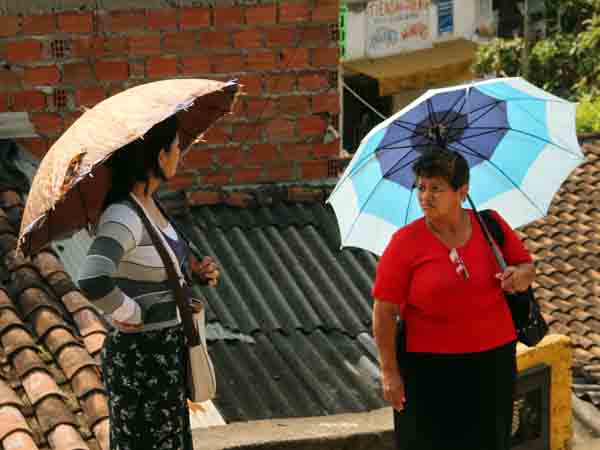 Protjase de los rayos solares en esta ola de calor que afecta a Cali