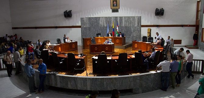 Acuerdo sobre facultades al alcalde para modificar presupuesto inicia tr�nsito en el Concejo