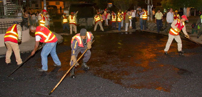 De d�a y noche avanza la huecot�n para recuperar las v�as de Cali