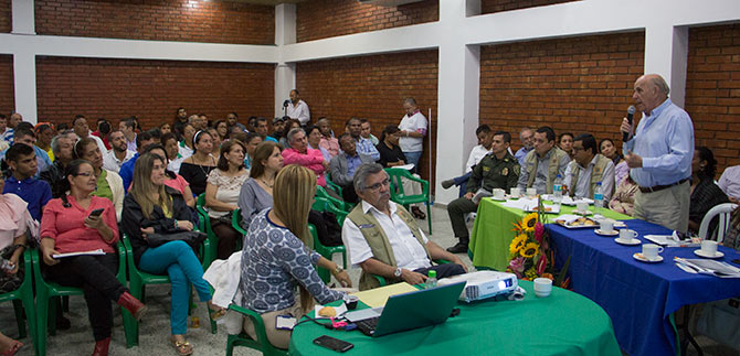 Alcalde Maurice Armitage hizo seguimiento a los acuerdos con los habitantes de la comuna 9