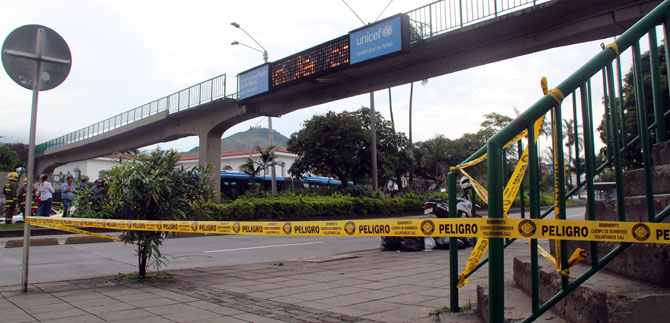 Para evitar riesgos en los peatones, Administraci�n cale�a cierra puente peatonal de la Calle 5� con Carrera 13